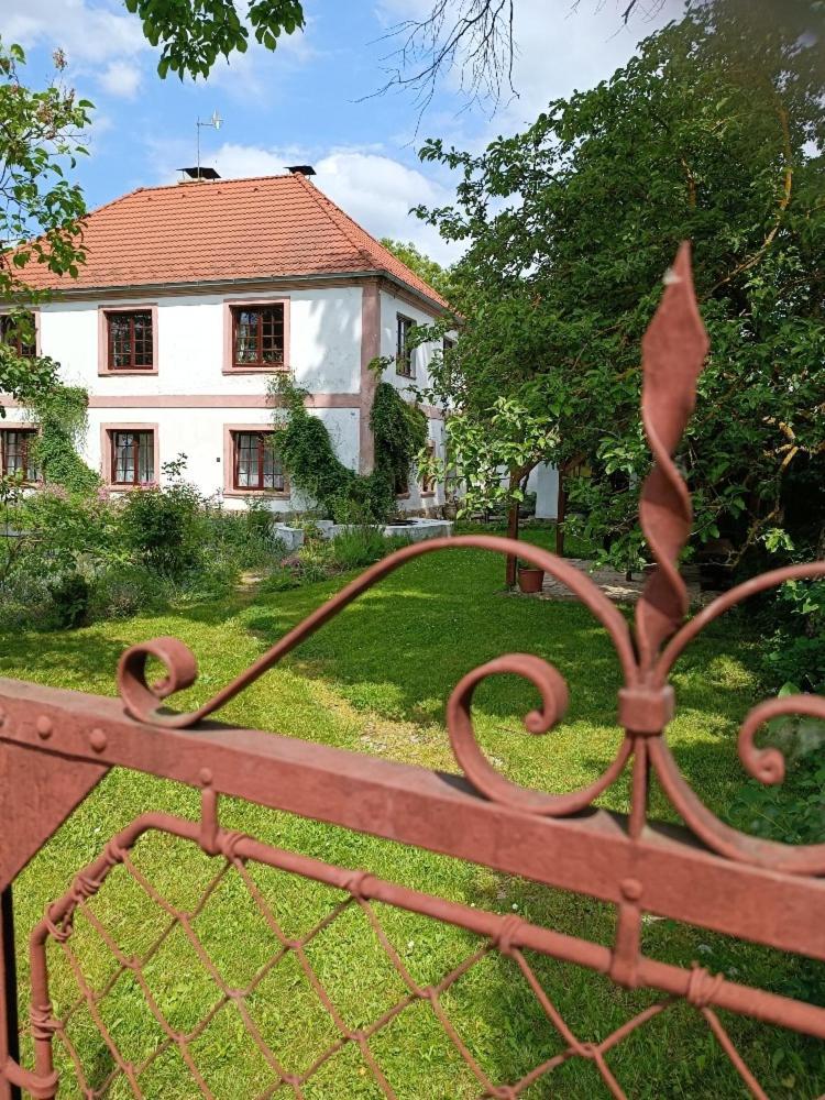 Ubytovani Pod Jilmem Zar Bagian luar foto
