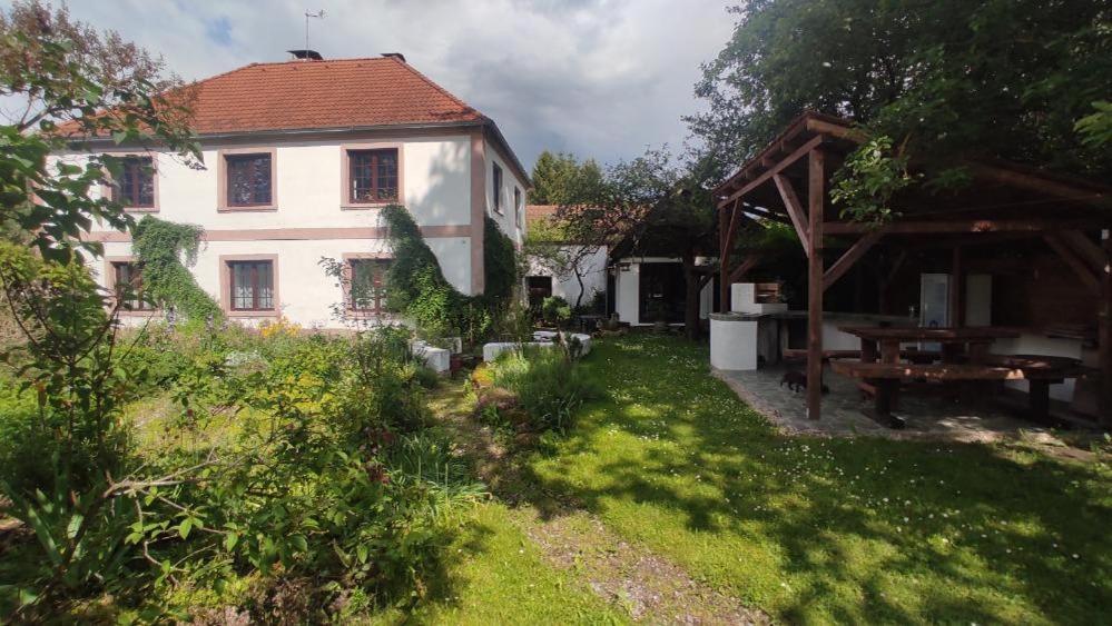 Ubytovani Pod Jilmem Zar Bagian luar foto